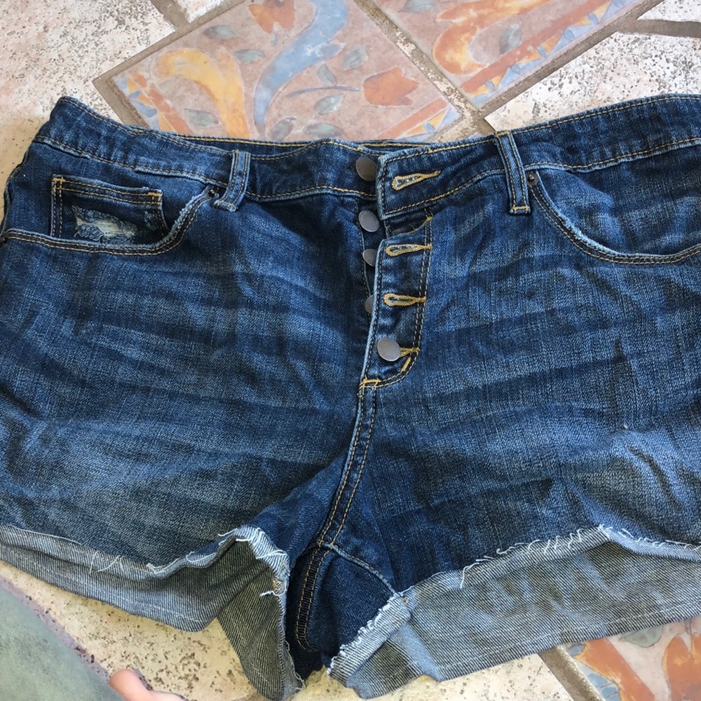 Universal thread shorts
